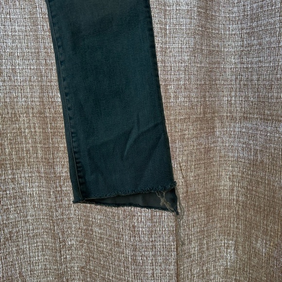 Mother The Insider Crop Step Fray in Fresh Catch Size 28- High Rise
Bootcut - Picture 10 of 16